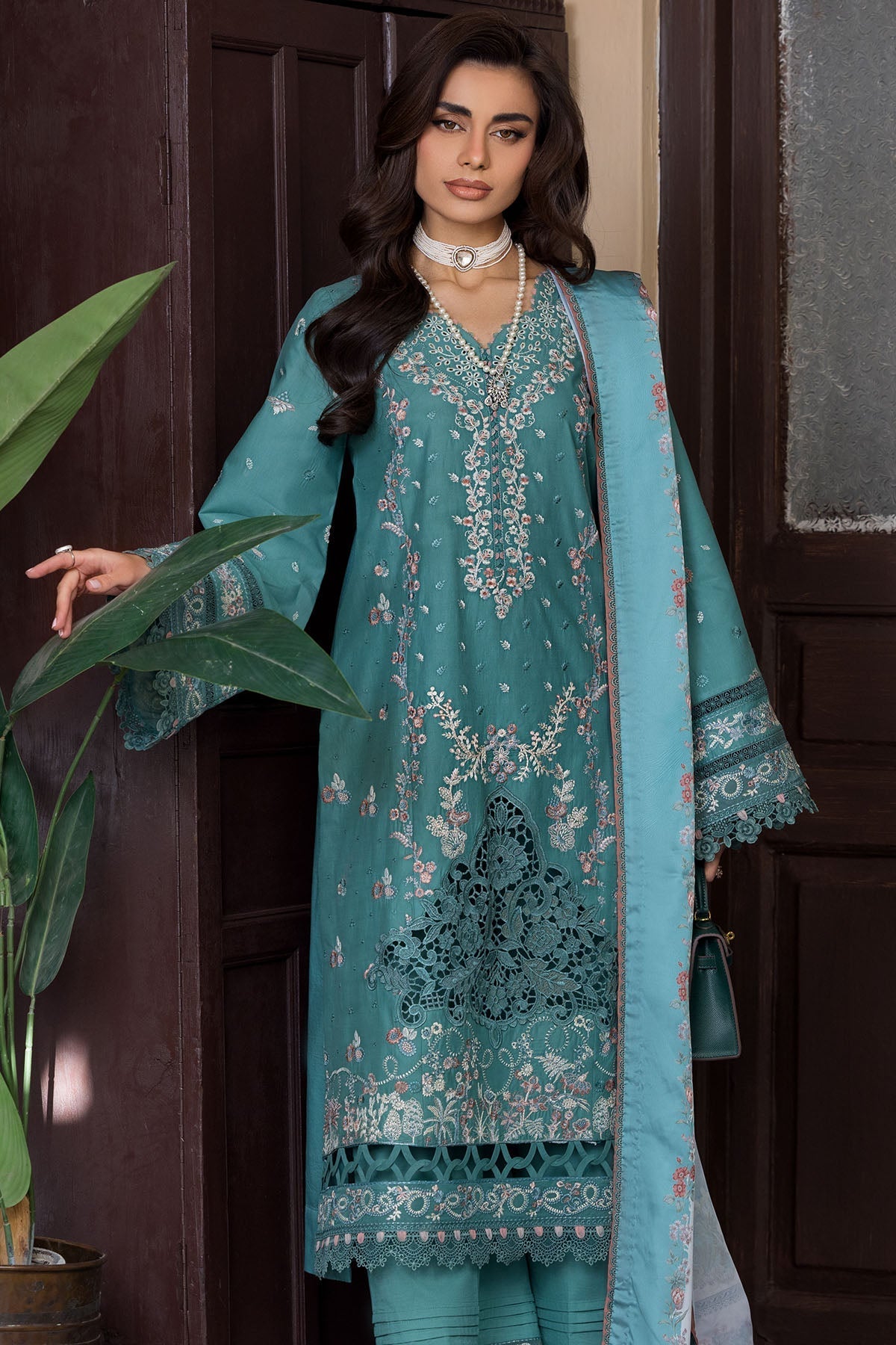 Motifz | Premium Lawn 26 | 5922 by Motifz - Designer Dress  - Type : Ladies Clothes - Available at Libayah - 100% Original 