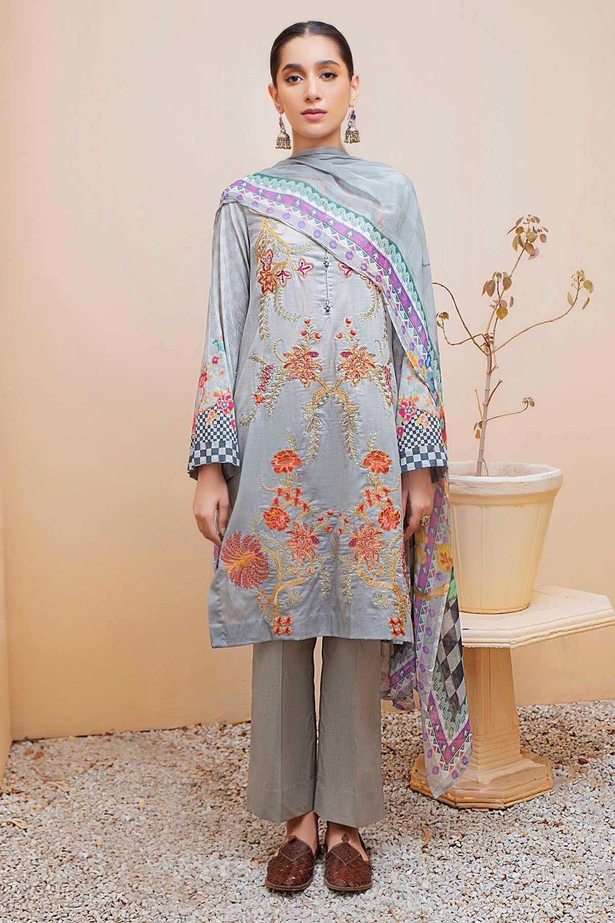 Motifz | Amal Luxury Lawn | 2952 by Motifz - Designer Dress - Type: Ladies Clothes - Available at Libayah - 100% Original