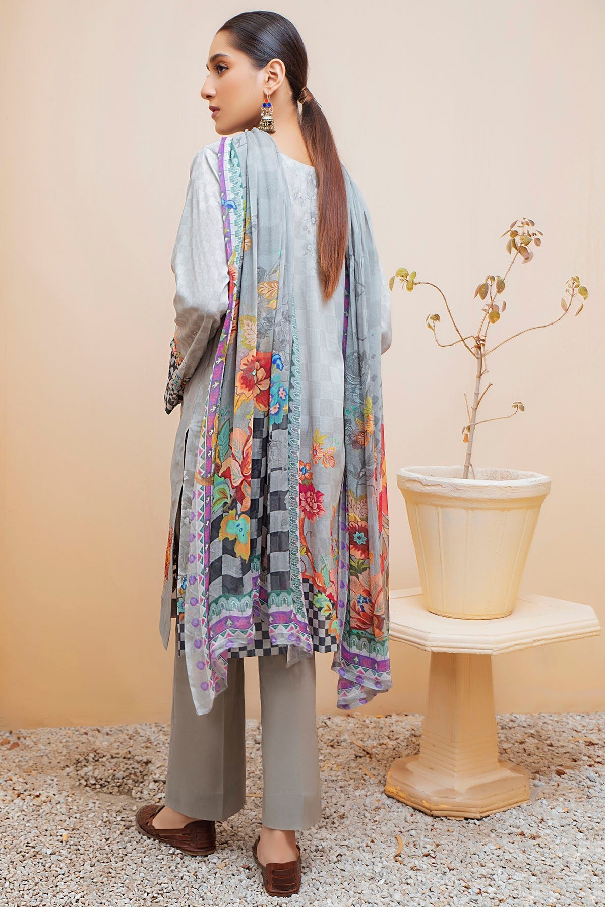 Motifz | Amal Luxury Lawn | 2952 by Motifz - Designer Dress - Type: Ladies Clothes - Available at Libayah - 100% Original