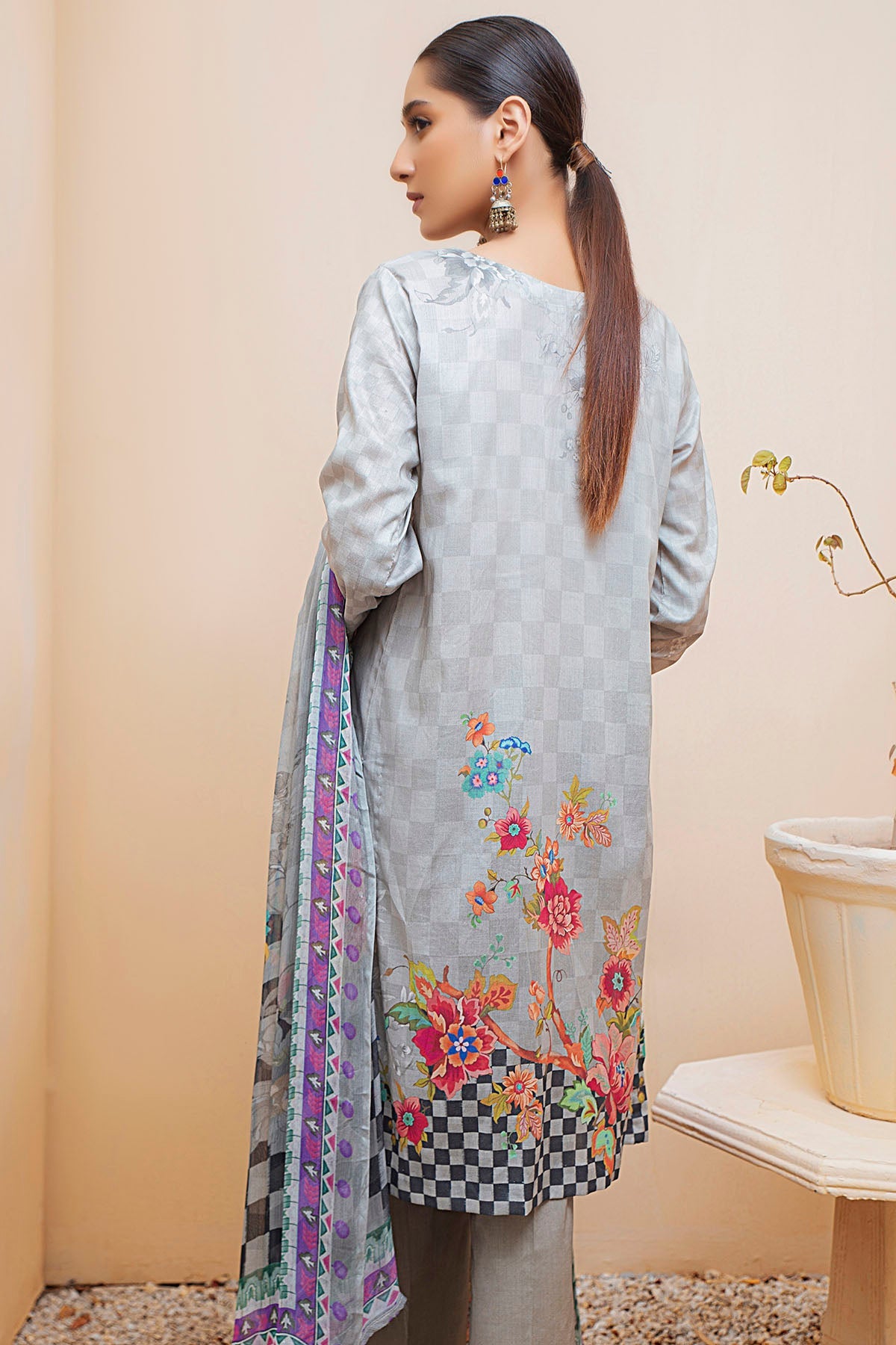 Motifz | Amal Luxury Lawn | 2952 by Motifz - Designer Dress - Type: Ladies Clothes - Available at Libayah - 100% Original