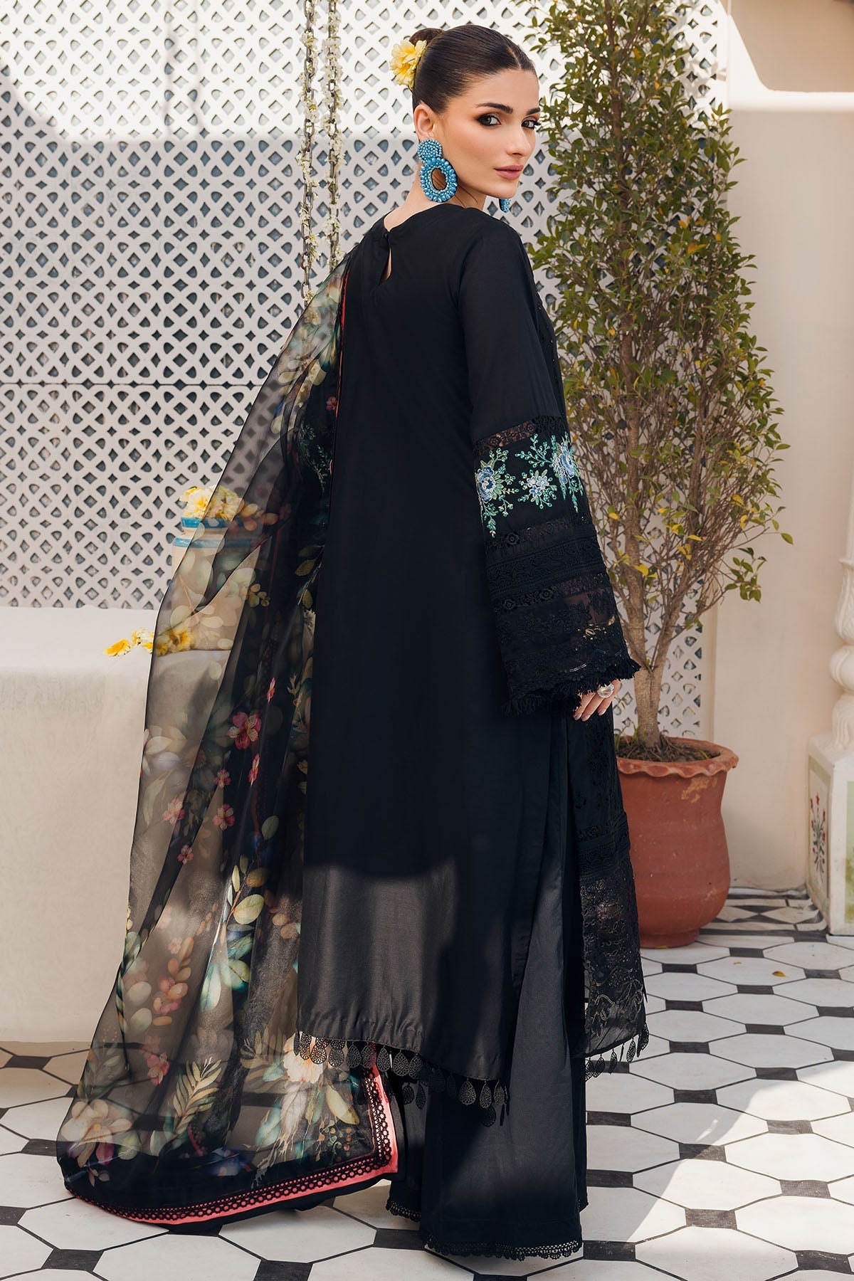 Motifz | Amal Luxury Lawn | 4630 by Motifz - Designer Dress - Type: Ladies Clothes - Available at Libayah - 100% Original