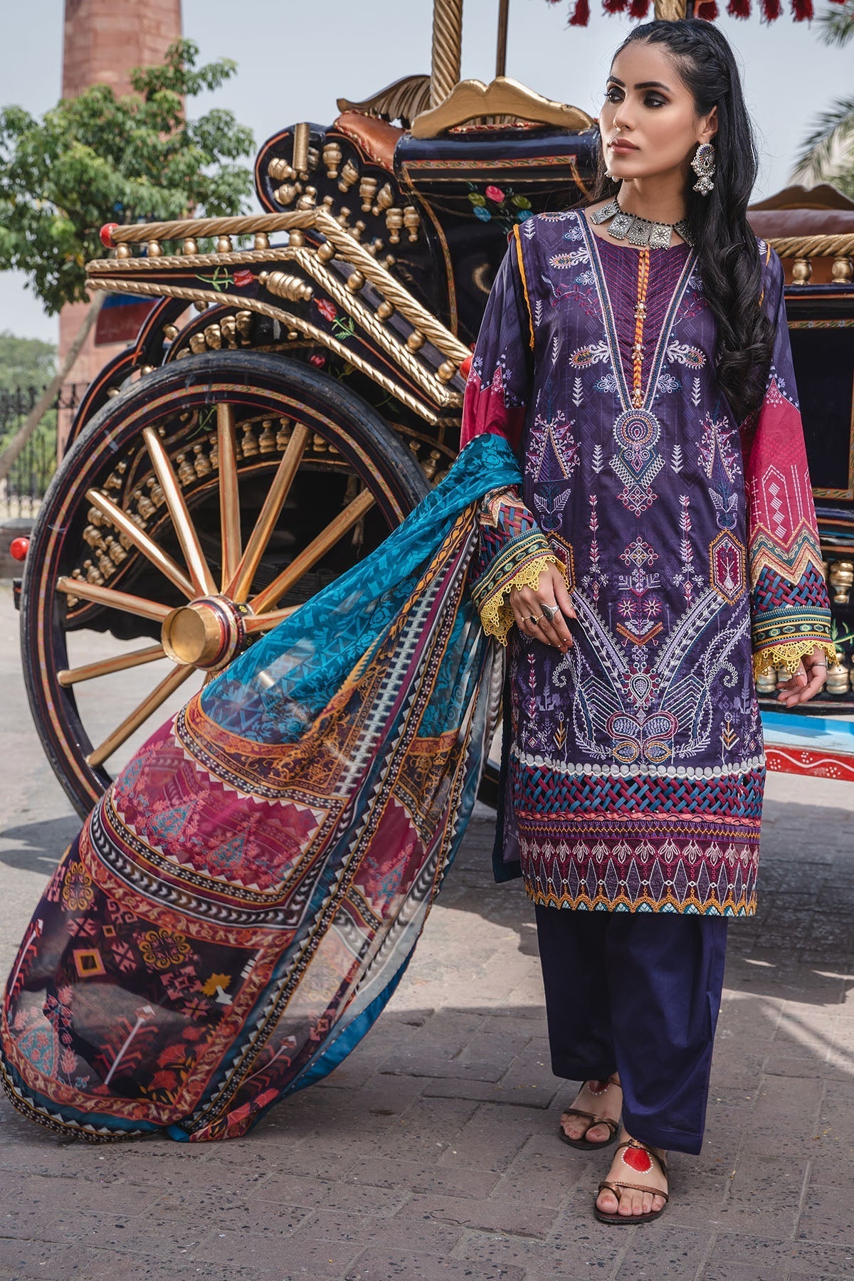 Motifz | Amal Luxury Lawn | 2932 by Motifz - Designer Dress - Type: Ladies Clothes - Available at Libayah - 100% Original