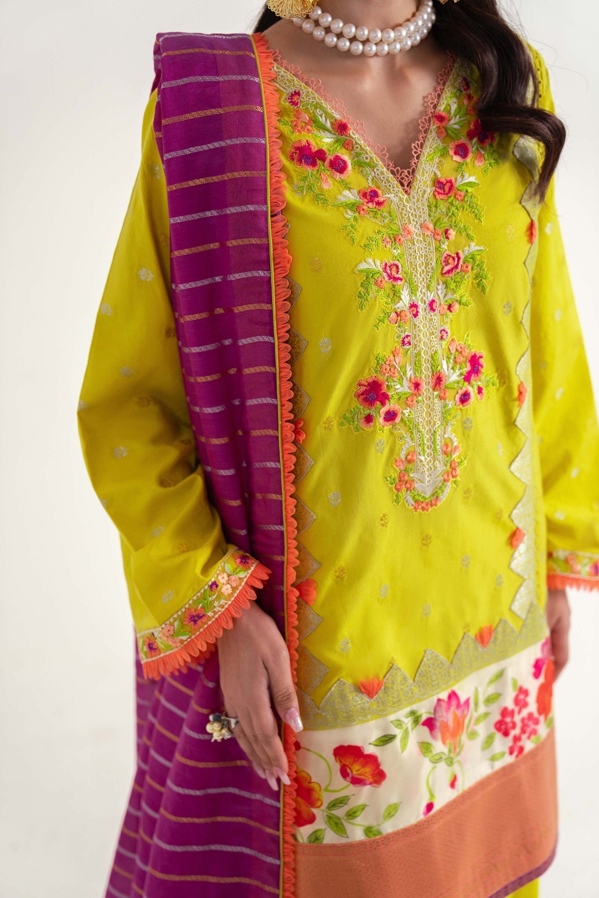 Sable Vogue | Luxury Lawn 25 | SL-04-25-V2 by Sable Vogue - Designer Dress - Type: Ladies Clothes - Available at Libayah - 100% Original