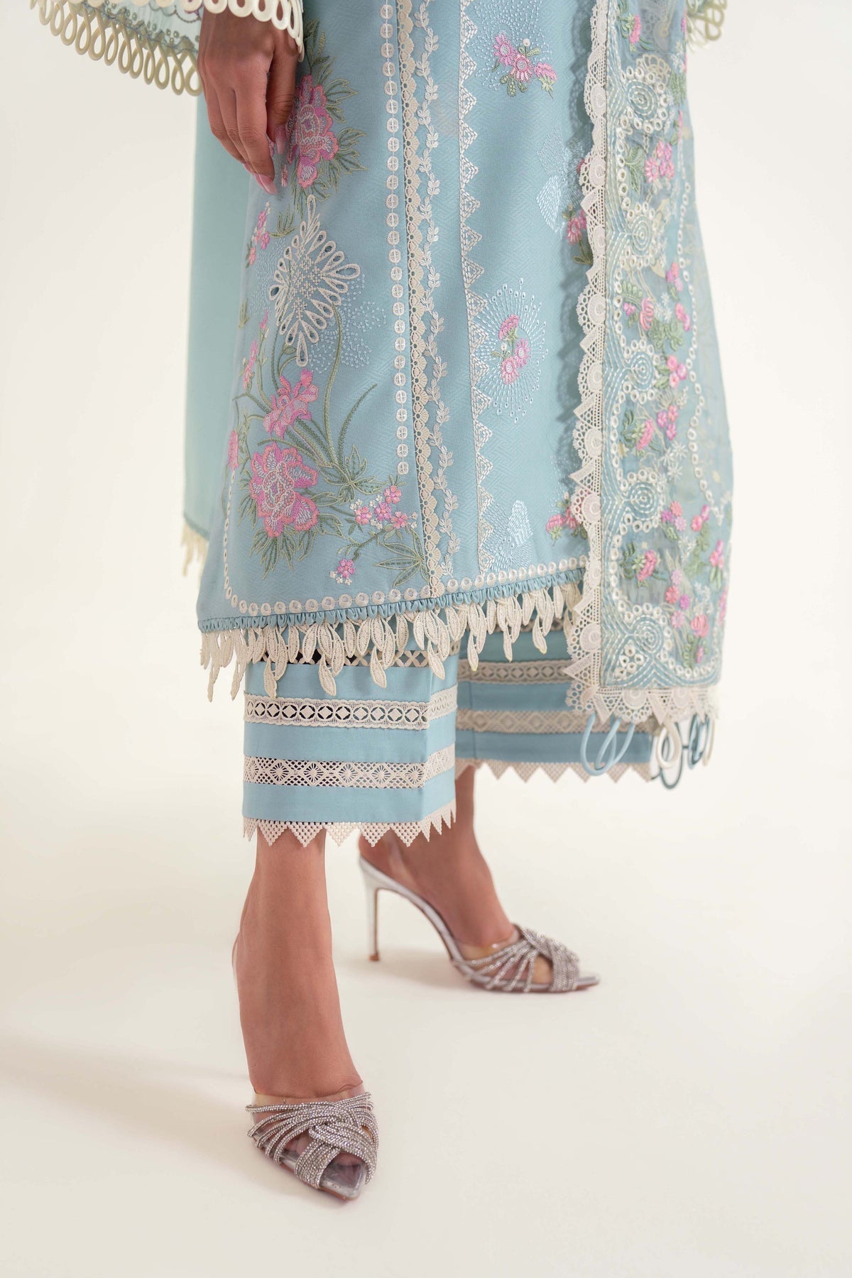 Sable Vogue | Luxury Lawn 25 | SL-06-25-V2 by Sable Vogue - Designer Dress - Type: Ladies Clothes - Available at Libayah - 100% Original