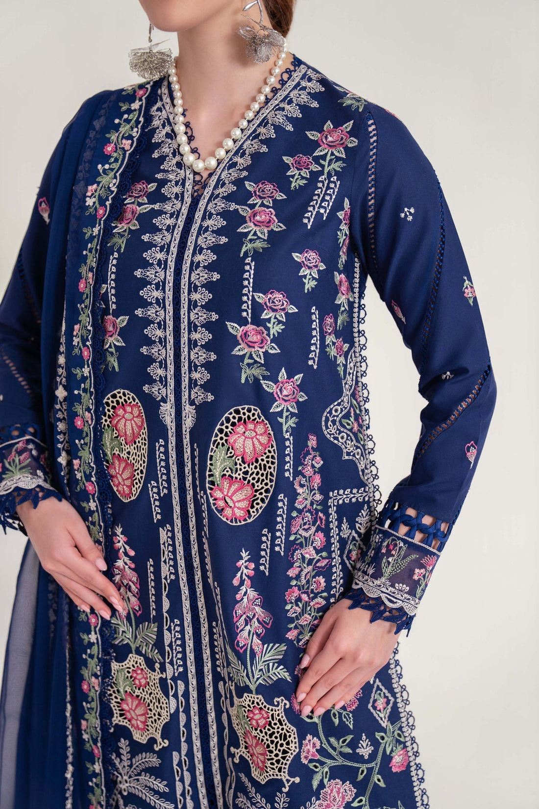 Sable Vogue | Luxury Lawn 25 | SL-07-25-V2 by Sable Vogue - Designer Dress - Type: Ladies Clothes - Available at Libayah - 100% Original