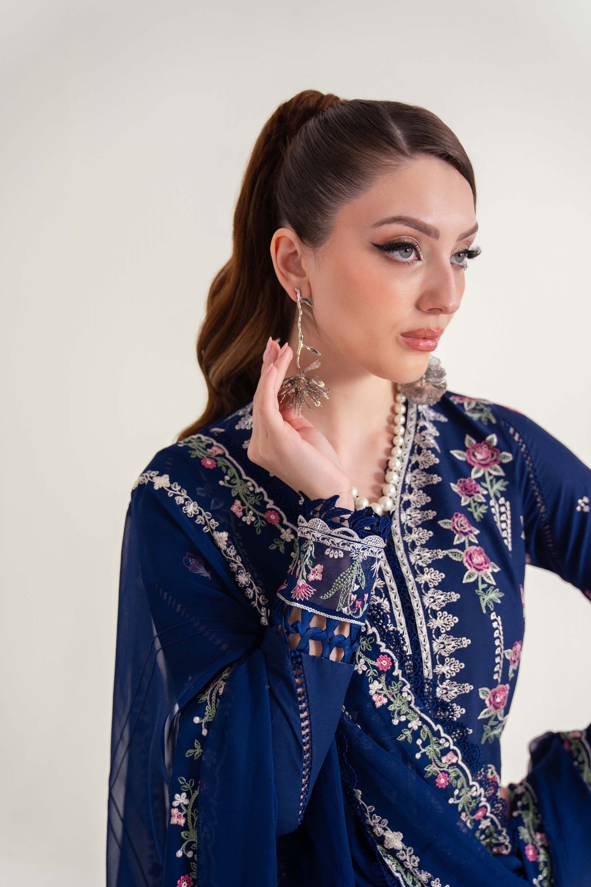 Sable Vogue | Luxury Lawn 25 | SL-07-25-V2 by Sable Vogue - Designer Dress - Type: Ladies Clothes - Available at Libayah - 100% Original