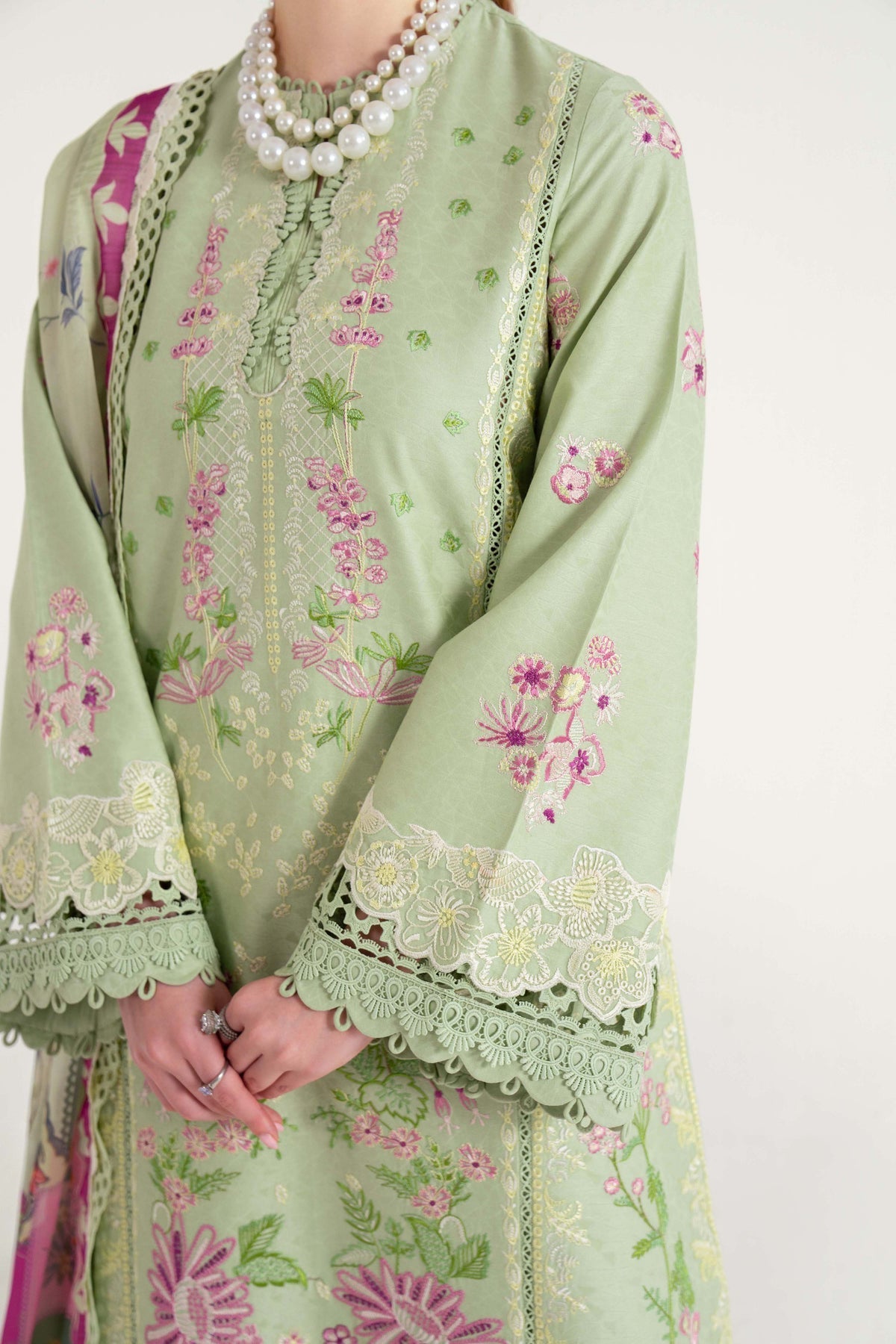 Sable Vogue | Luxury Lawn 25 | SL-09-25-V2 by Sable Vogue - Designer Dress - Type: Ladies Clothes - Available at Libayah - 100% Original