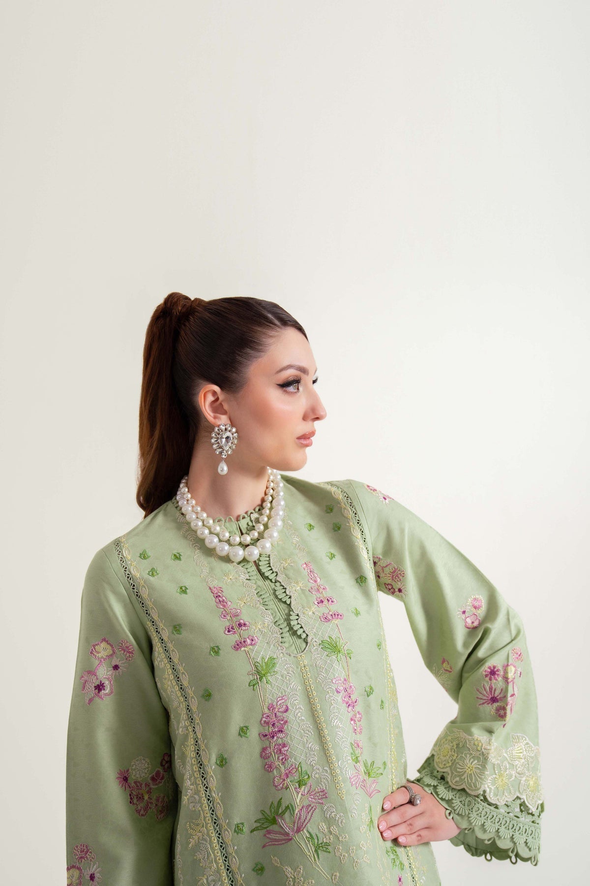 Sable Vogue | Luxury Lawn 25 | SL-09-25-V2 by Sable Vogue - Designer Dress - Type: Ladies Clothes - Available at Libayah - 100% Original