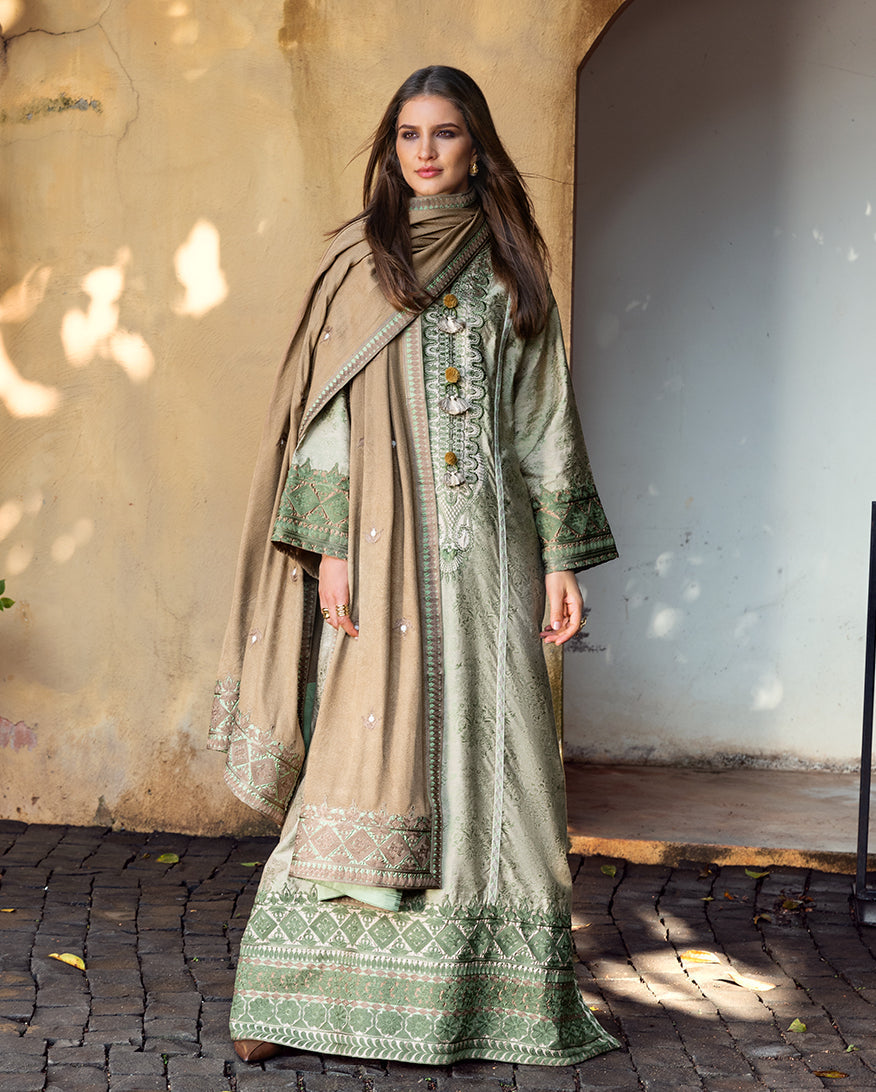 Solare – authentic Pakistani dress from the Mushq Winter Broadway 25 collection for women in the UK.