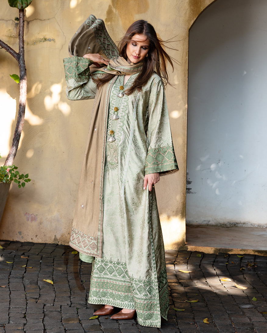 Solare – authentic Pakistani dress from the Mushq Winter Broadway 25 collection for women in the UK.