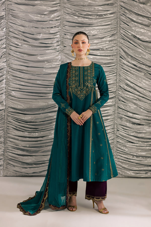 FF-70 – authentic Pakistani formal dress from the Vanya Golden Hour collection for women in the UK.
