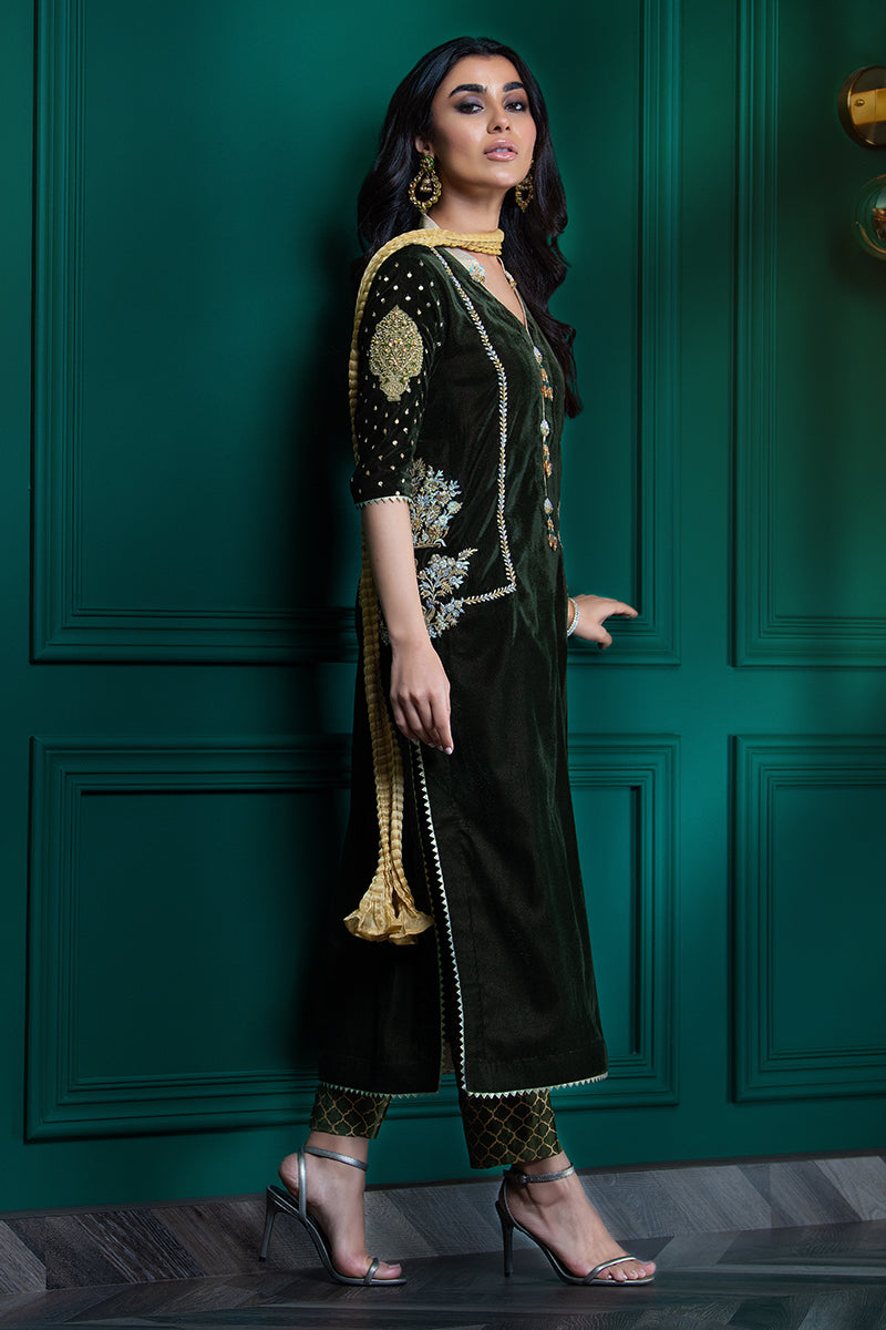 Wardha Saleem | Velvets Winter Fall 24 |  Guldaan by Wardha Saleem - Designer Dress - Type: Ladies Clothes - Available at Libayah - 100% Original