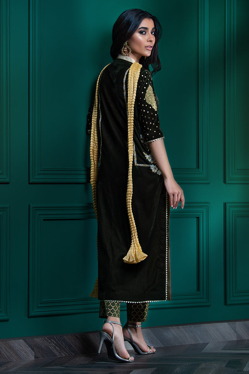 Wardha Saleem | Velvets Winter Fall 24 |  Guldaan by Wardha Saleem - Designer Dress - Type: Ladies Clothes - Available at Libayah - 100% Original