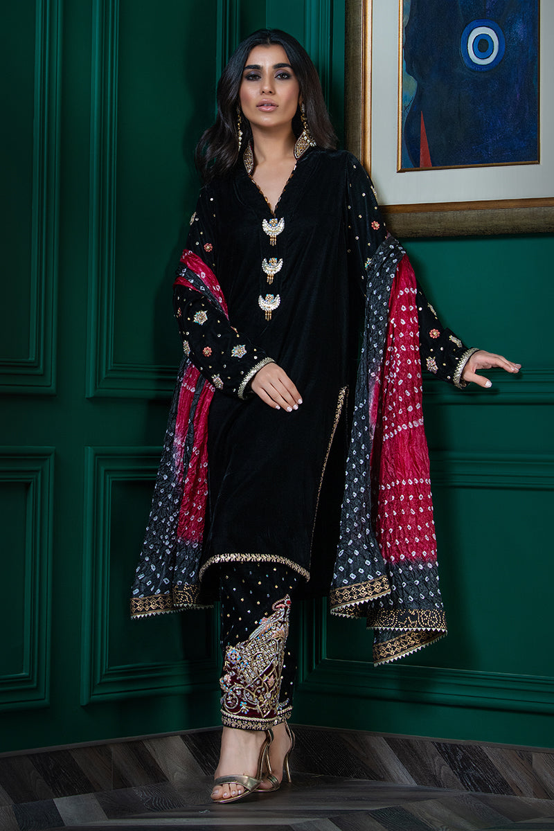 Wardha Saleem | Velvets Winter Fall 24 |   Parvaz by Wardha Saleem - Designer Dress - Type: Ladies Clothes - Available at Libayah - 100% Original