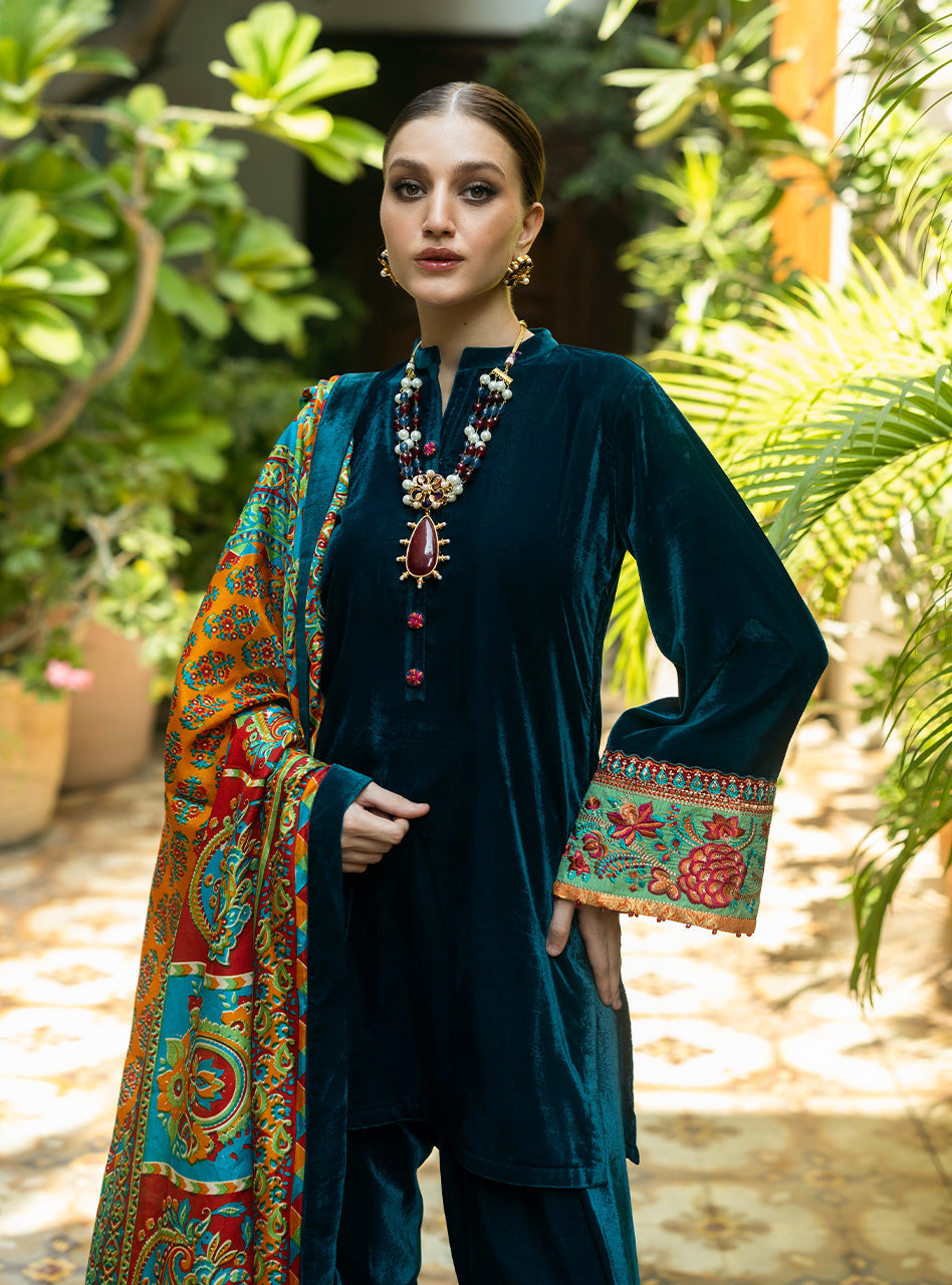 Zainab Chottani | Makhmal Luxe Pret | Avizeh by Zainab Chottani - Designer Dress - Type: Ladies Clothes - Available at Libayah - 100% Original