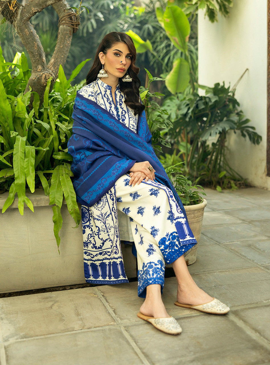 Zainab Chottani | Winter Shawls 24 |  Rania by Zainab Chottani - Designer Dress - Type: Ladies Clothes - Available at Libayah - 100% Original