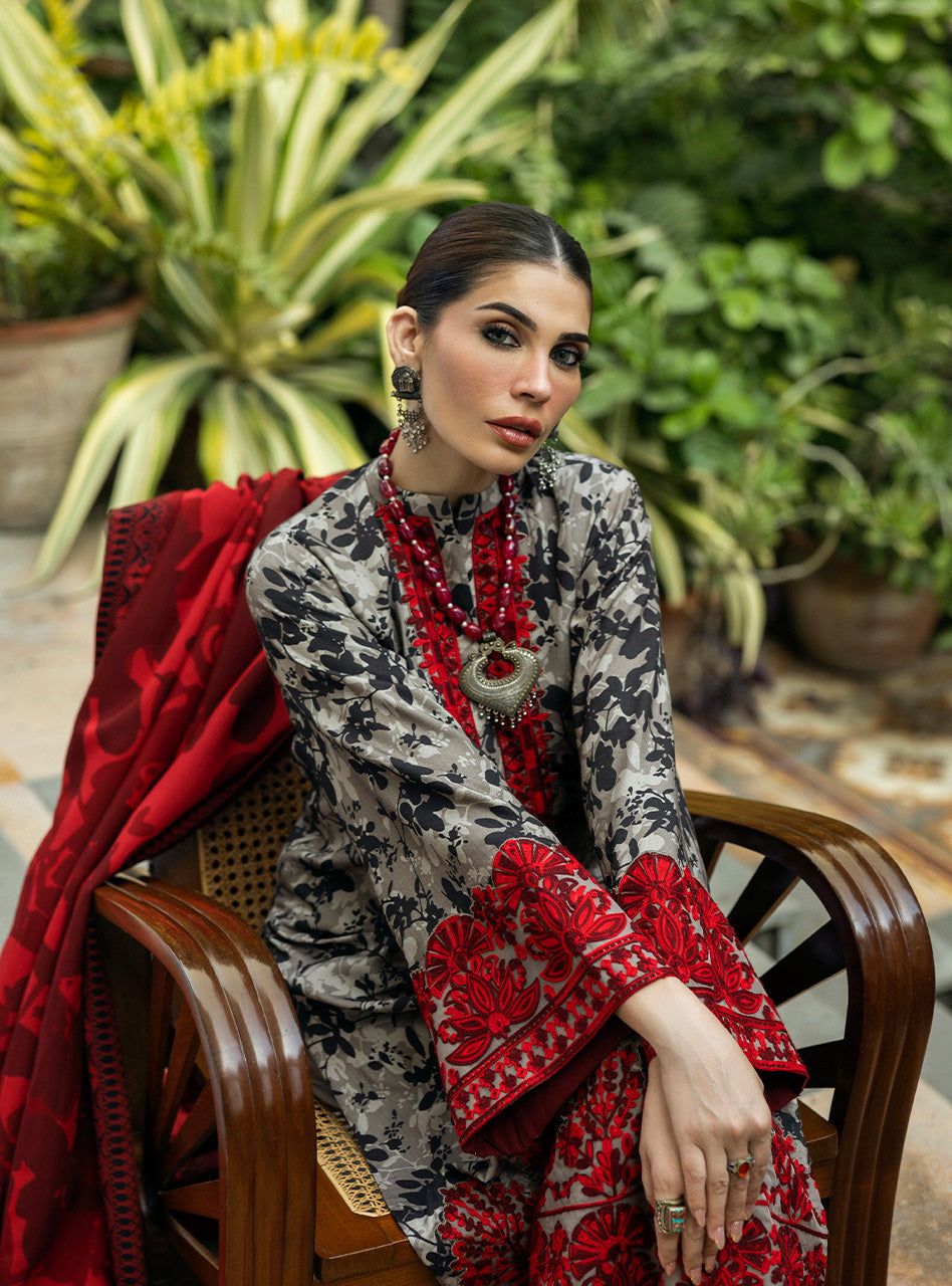 Zainab Chottani | Winter Shawls 24 |  Zemestan by Zainab Chottani - Designer Dress - Type: Ladies Clothes - Available at Libayah - 100% Original