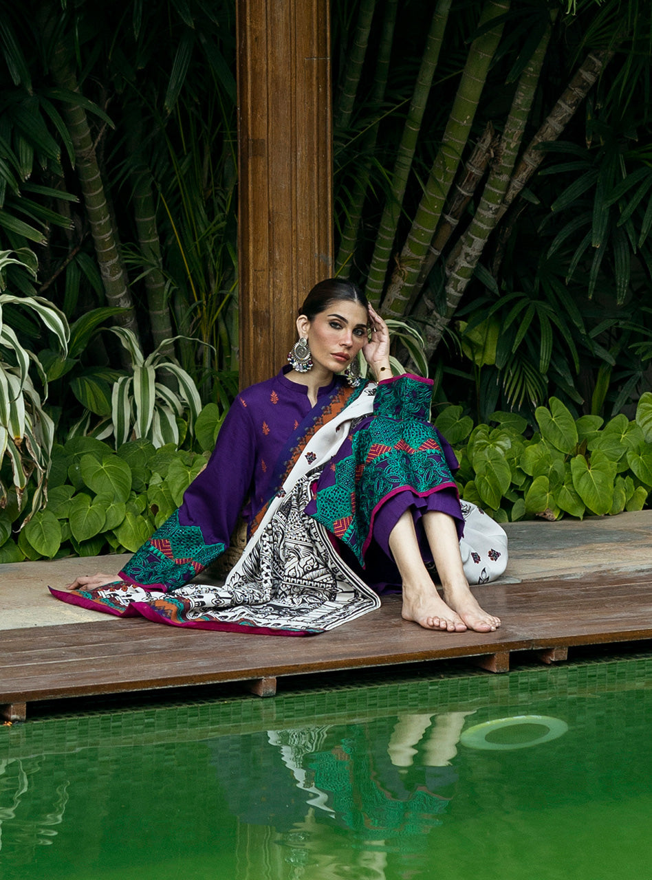 Zainab Chottani | Winter Shawls 24 |  Vaniza by Zainab Chottani - Designer Dress - Type: Ladies Clothes - Available at Libayah - 100% Original