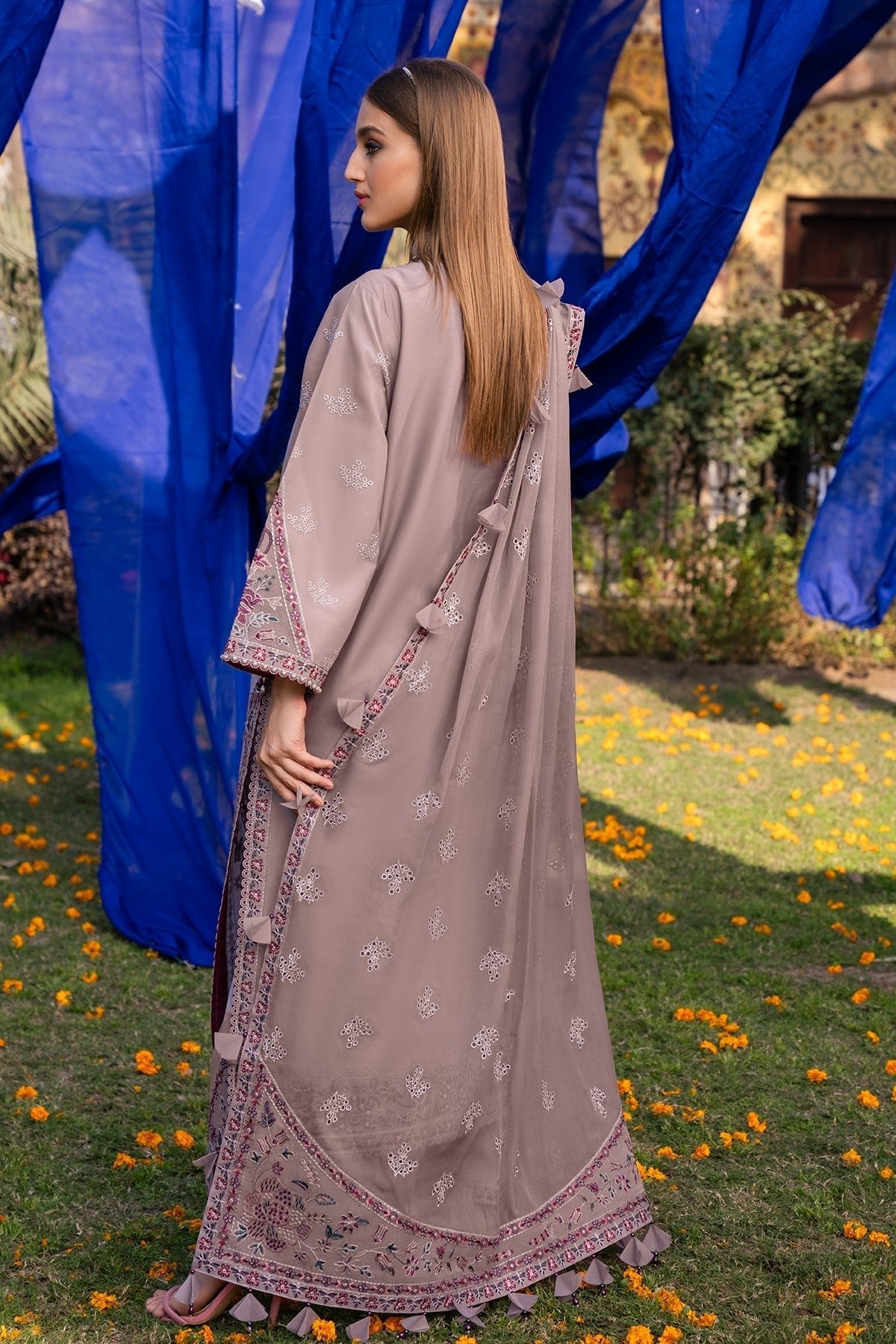 Alizeh | Rawayat Luxury Lawn 24 | Meraat by Alizeh - Designer Dress - Type: Ladies Clothes - Available at Libayah - 100% Original