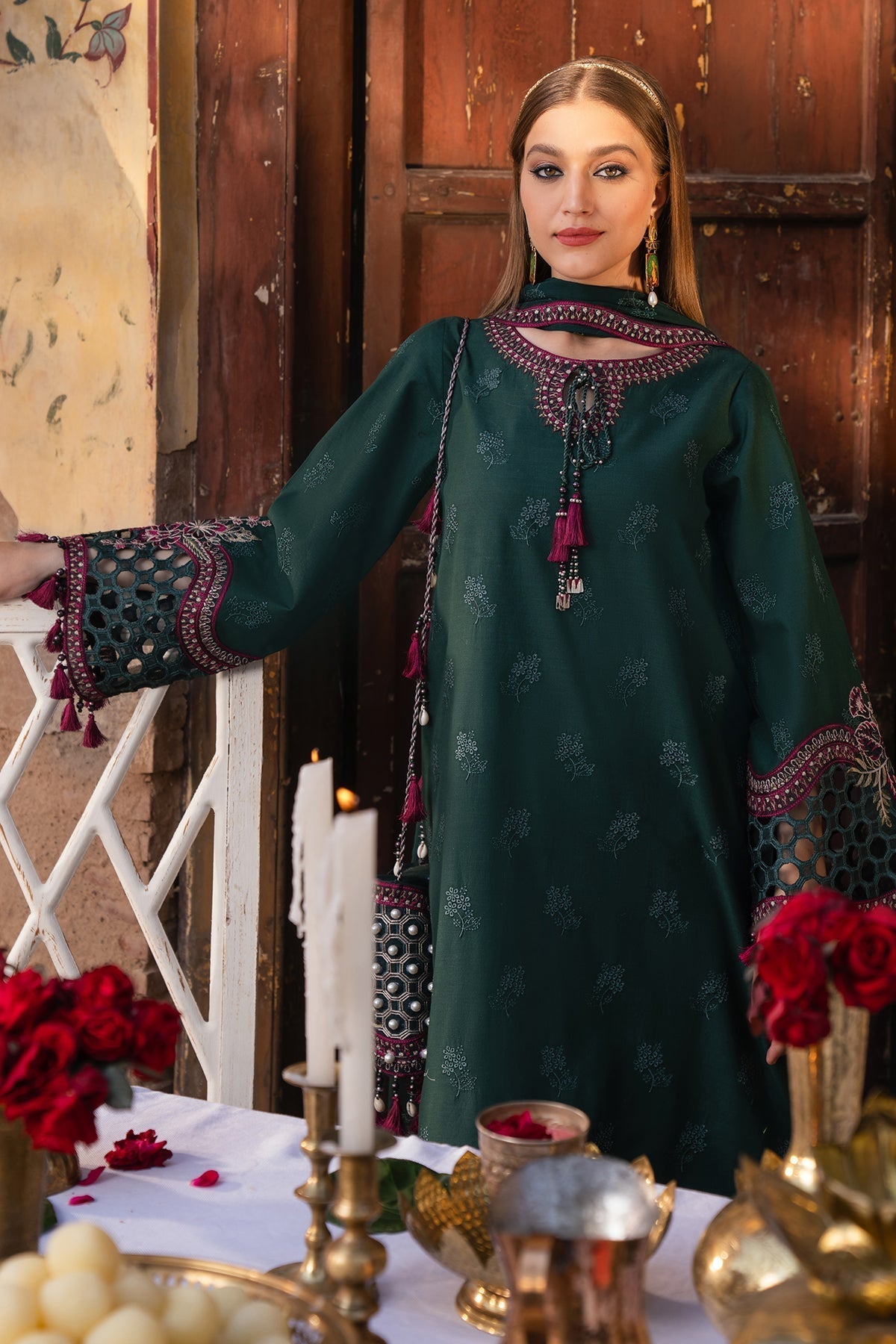 Alizeh | Rawayat Luxury Lawn 24 | Nafisa by Alizeh - Designer Dress - Type: Ladies Clothes - Available at Libayah - 100% Original