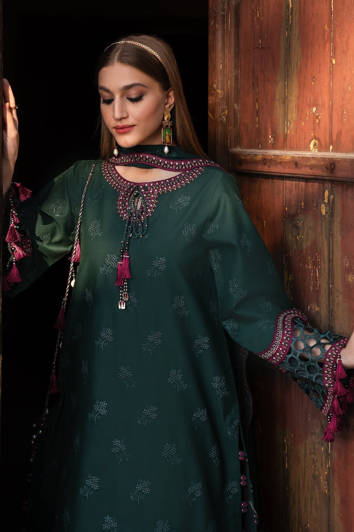 Alizeh | Rawayat Luxury Lawn 24 | Nafisa by Alizeh - Designer Dress - Type: Ladies Clothes - Available at Libayah - 100% Original