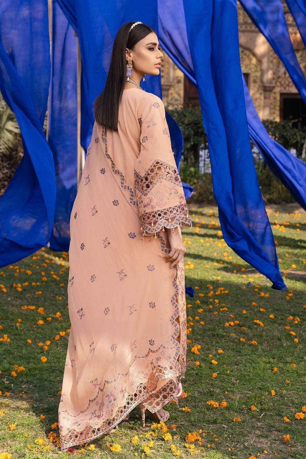 Alizeh | Rawayat Luxury Lawn 24 | Nazmin by Alizeh - Designer Dress - Type: Ladies Clothes - Available at Libayah - 100% Original