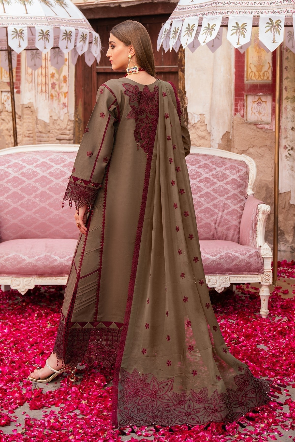Alizeh | Rawayat Luxury Lawn 24 | Zeenat by Alizeh - Designer Dress - Type: Ladies Clothes - Available at Libayah - 100% Original