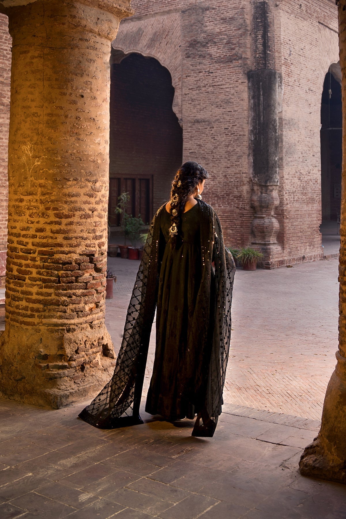 Erum Khan | Shezadian Luxe Formals | Mumtaz by Erum Khan - Designer Dress - Type: Ladies Clothes - Available at Libayah - 100% Original