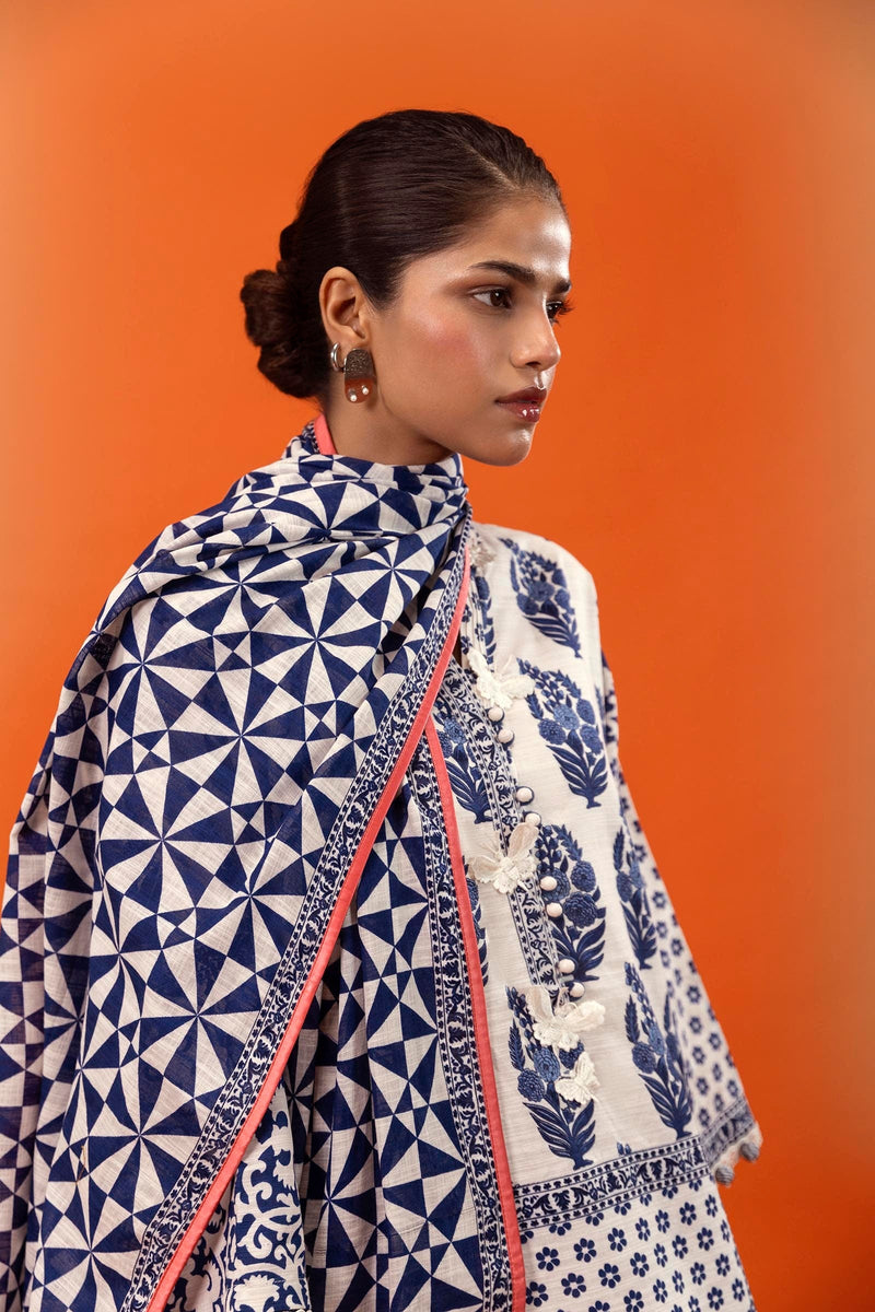Sana Safinaz | Mahay Winter 24 | H243-009B-3CQ by Sana Safinaz - Designer Dress - Type: Luxury - Available at Libayah - 100% Original