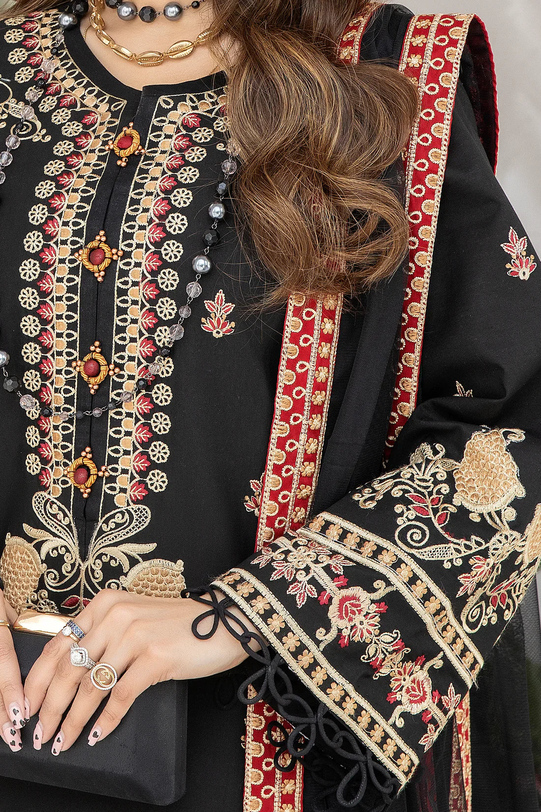 Mohagni | Muntazir Luxury Lawn 24 | AM-05 by Mohagni - Designer Dress - Type: Ladies Clothes - Available at Libayah - 100% Original